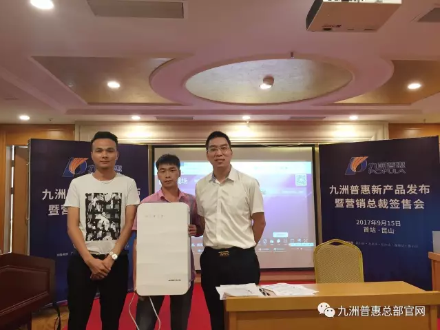 抽奖活动幸运观众与颁奖嘉宾合影 抽奖活动幸运观众与颁奖嘉宾合影